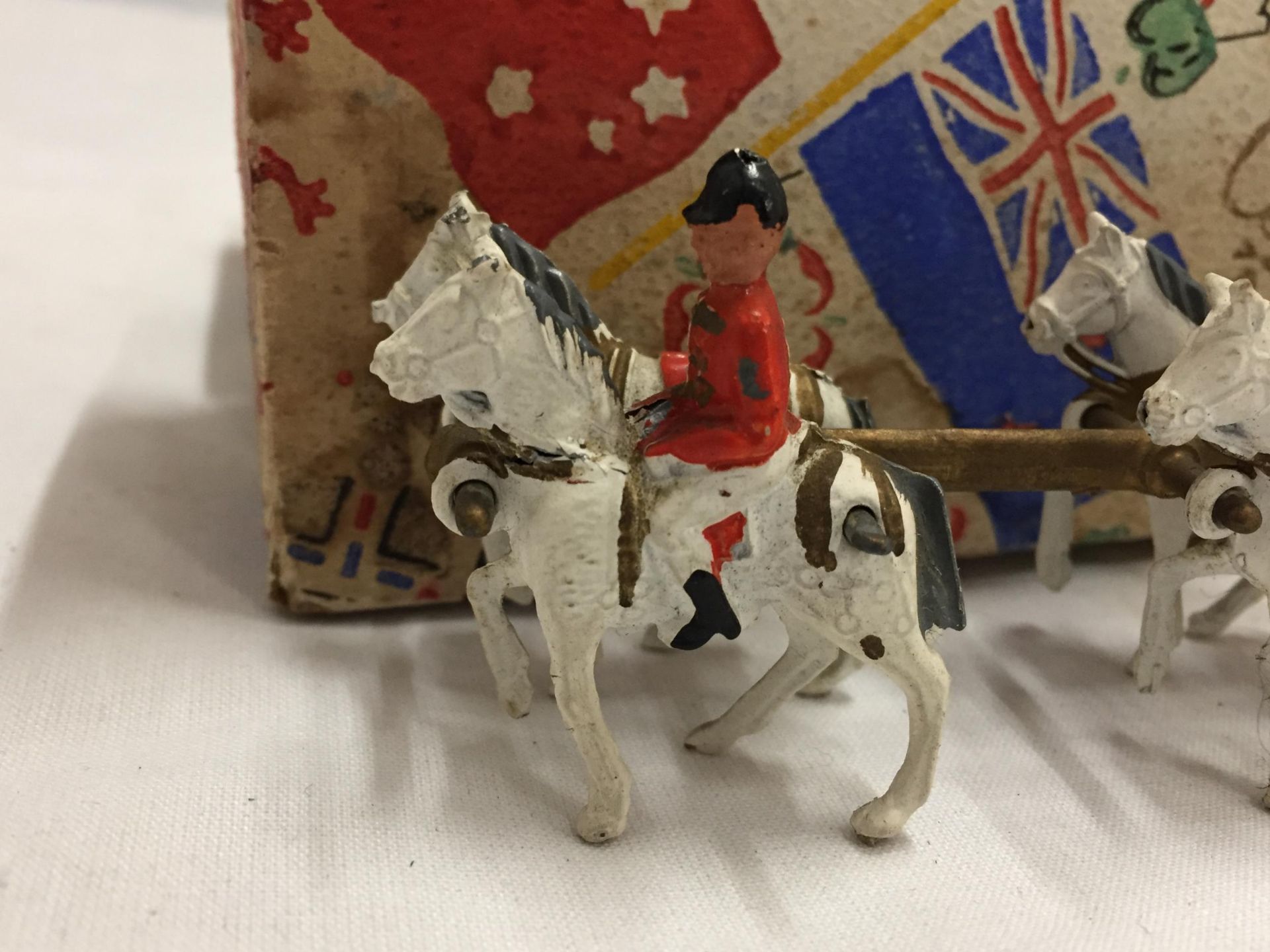A VINTAGE CRESCENT TOYS CORONATION ROYAL COACH WITH HORSES NO. 1953 - Image 3 of 4