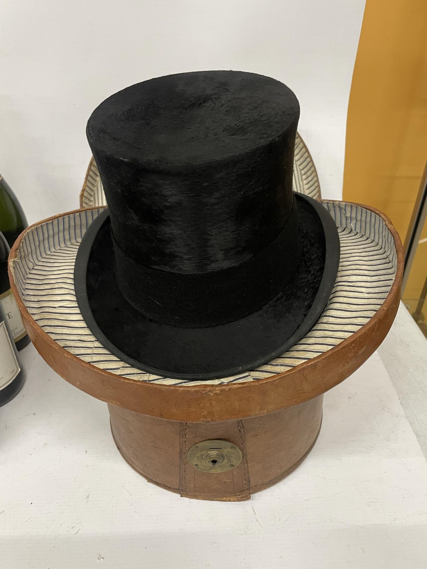 A VINTAGE BATTERSBY & CO, LONDON SILK TOP HAT IN ORIGINAL LEATHER BOX