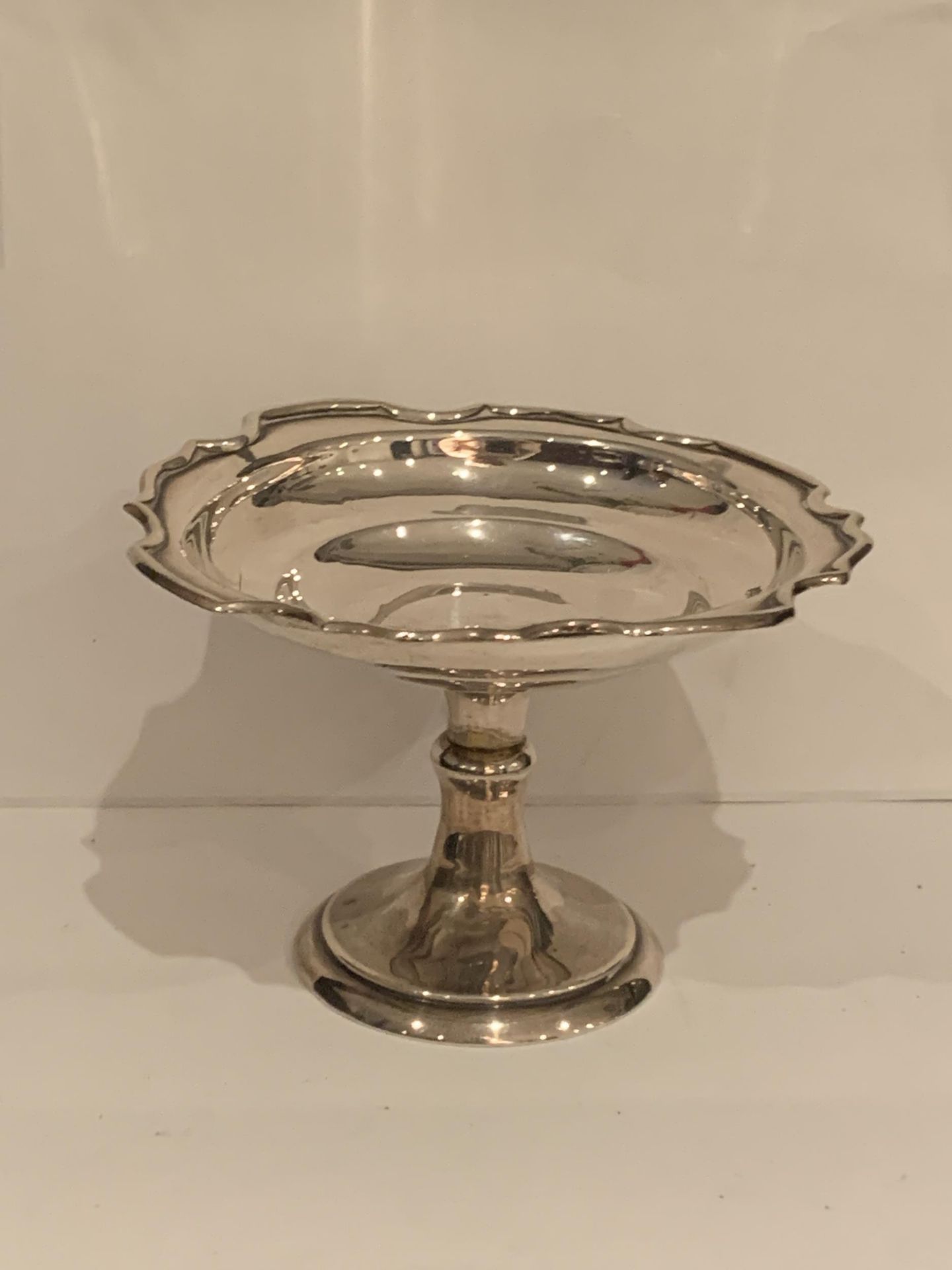 A HALLMARKED SHEFFIELD SILVER PEDESTAL DISH GROSS WEIGHT 52 GRAMS