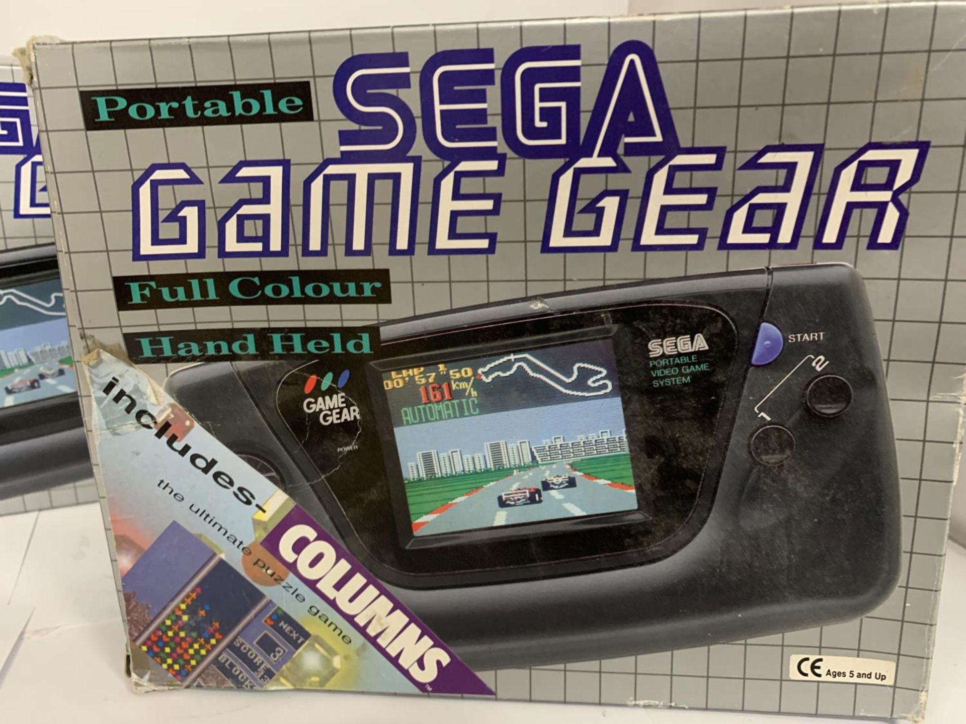 A PORTABLE SEGA GAME GEAR HAND HELD GAME SYSTEM (BOXED) WITH SPARE BOX - Bild 2 aus 4