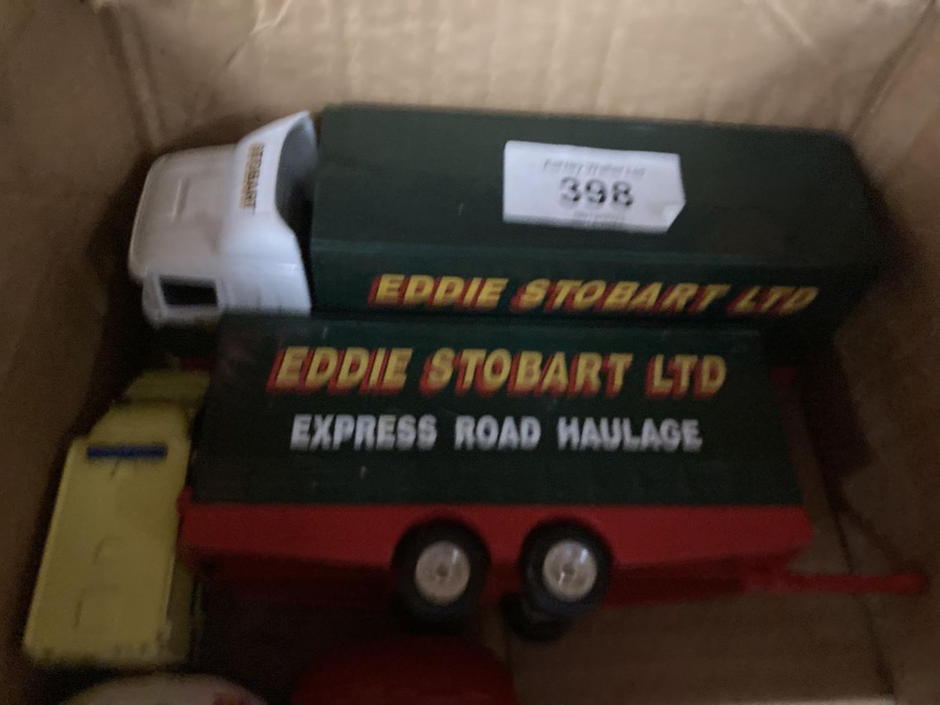 A QUANTITY OF CORGI VANS AND TRUCKS TO INCLUDE A ROYAL MAIL SET AND EDDIE STOBART - Image 2 of 4