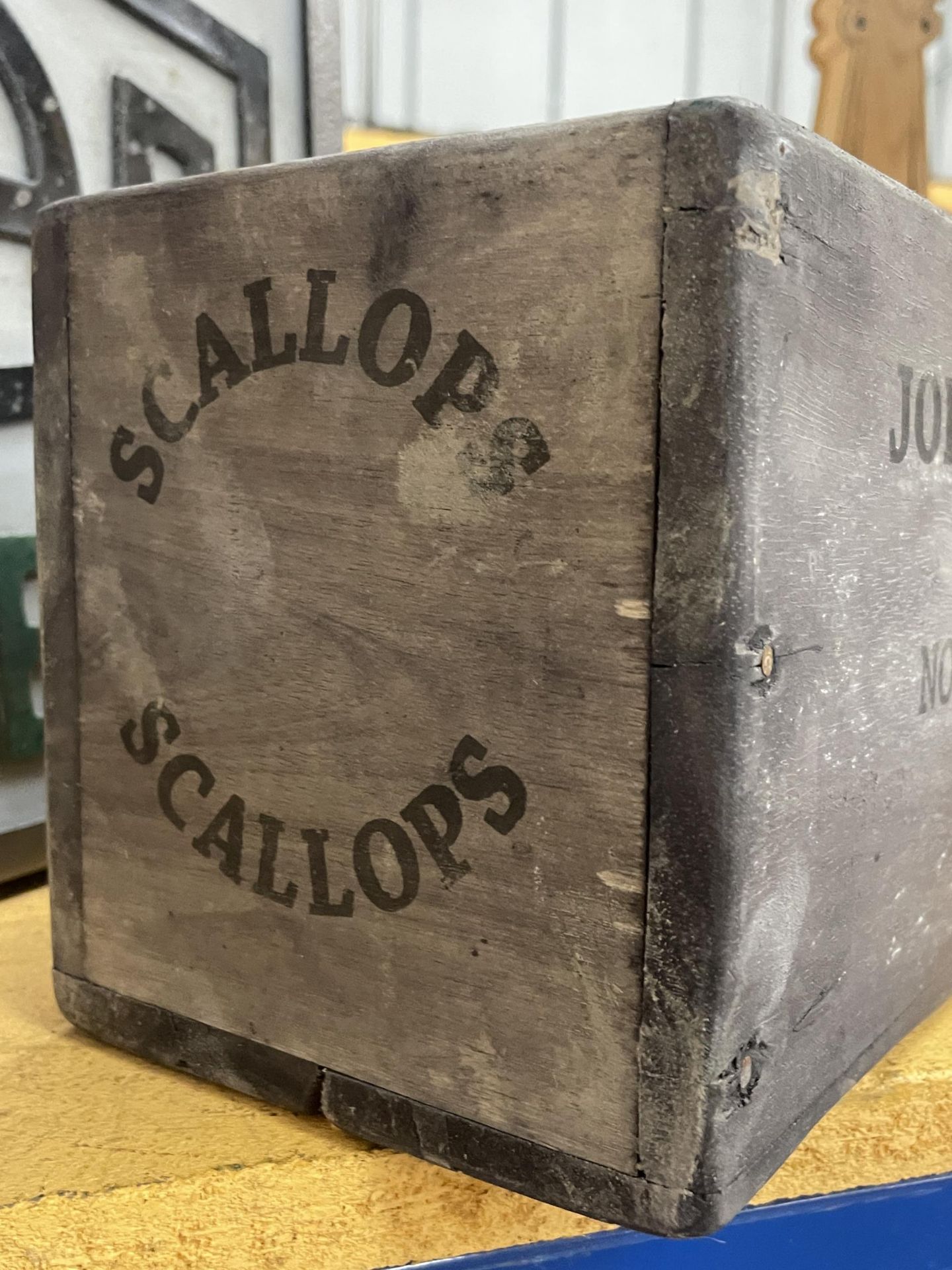 TWO WOODEN CRATES MARKED SEAHOUSES NORTHUMBERLAND SCALLOPS AND CRASTER KIPPERS NORTHUMBERLAND - Image 3 of 5