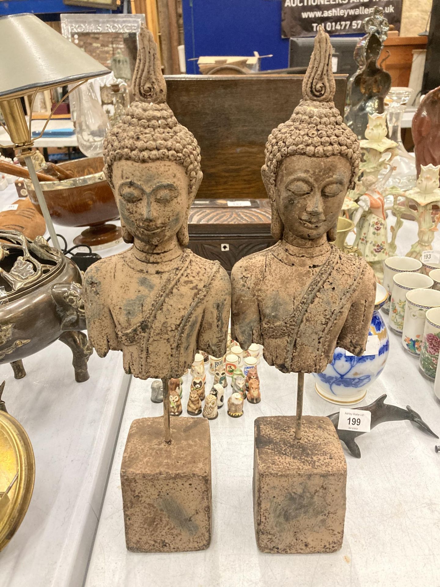 A PAIR OF DECORATIVE STONE BUDDHA HEAD AND TORSO STATUES, HEIGHT 39CM