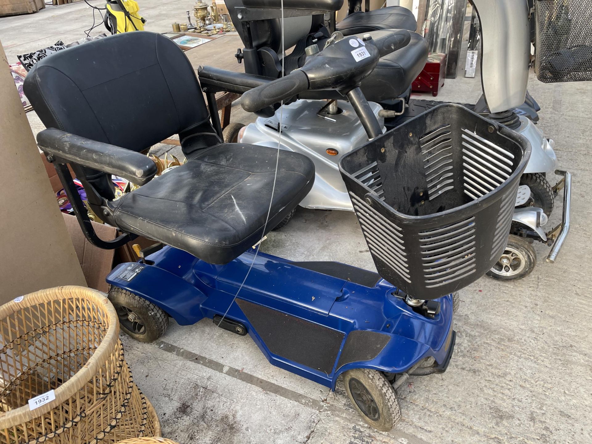 A BUTTERMERE MOBILITY SCOOTER COMPLETE WITH KEY AND CHARGER AND BELIEVED IN WORKING ORDER BUT NO