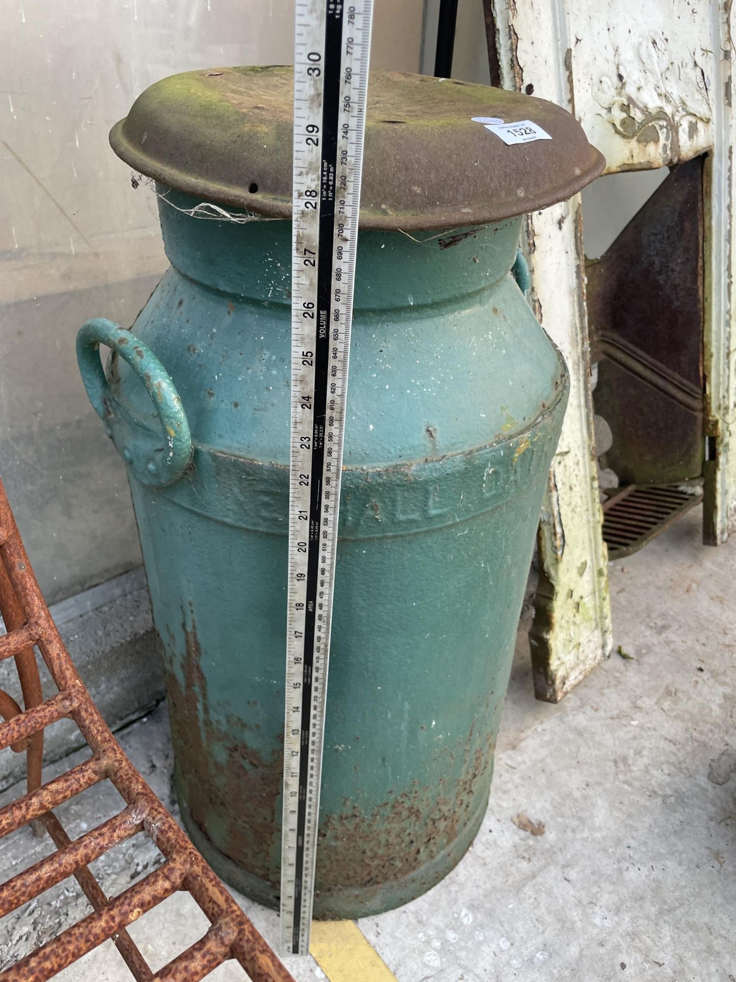 A STEEL MILK CHURN WITH LID - Image 2 of 2