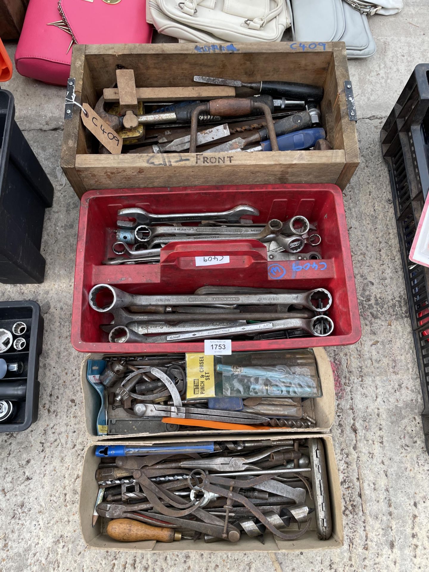 A LARGE ASSORTMENT OF HAND TOOLS TO INCLUDE CHISELS, SPANNERS AND PLIERS ETC