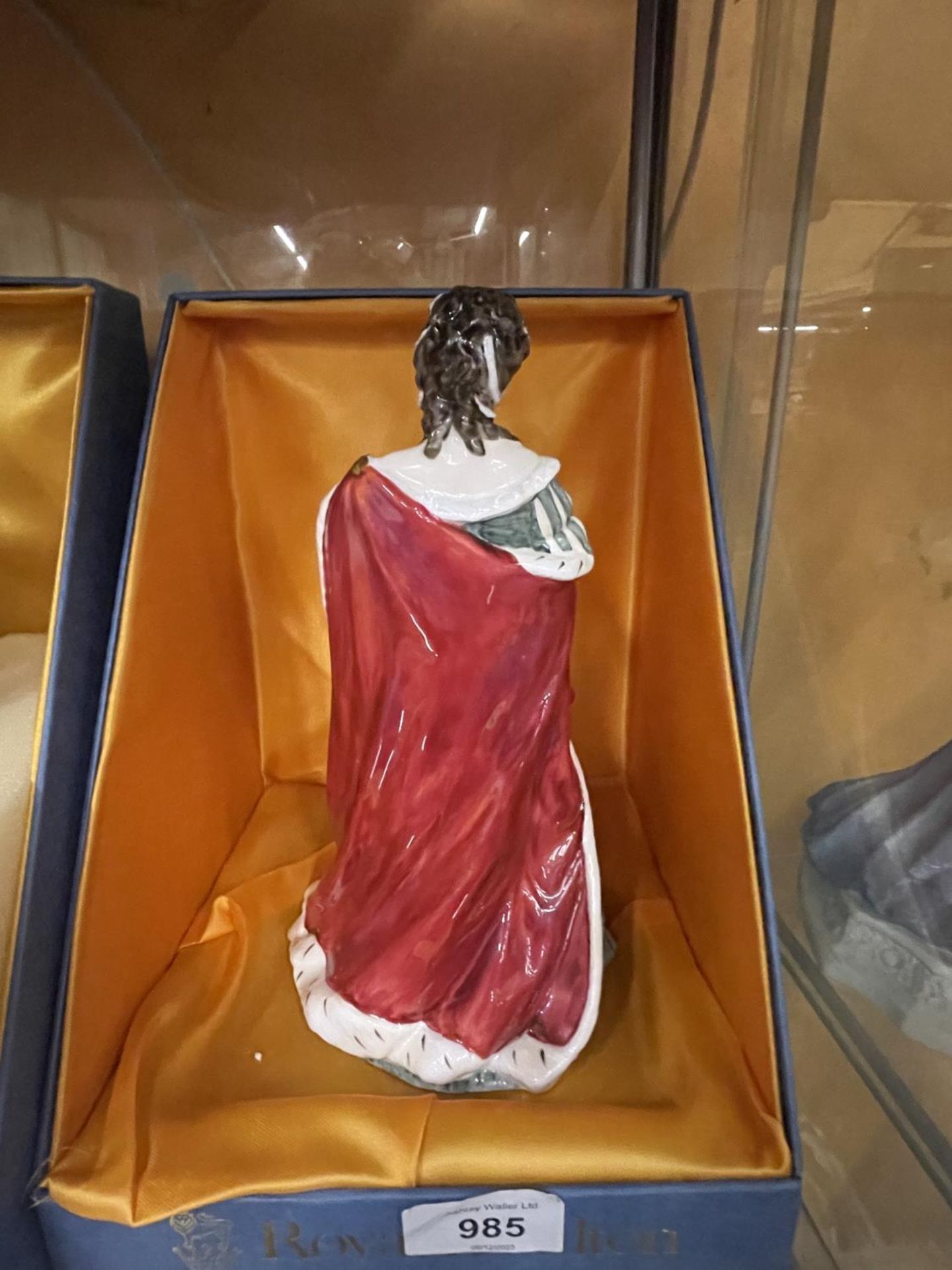 A LIMITED EDITION NO 199/5000 BOXED ROYAL DOULTON FIGURE QUEENS OF THE REALMS QUEEN ANNE HN 3141 - Image 2 of 3
