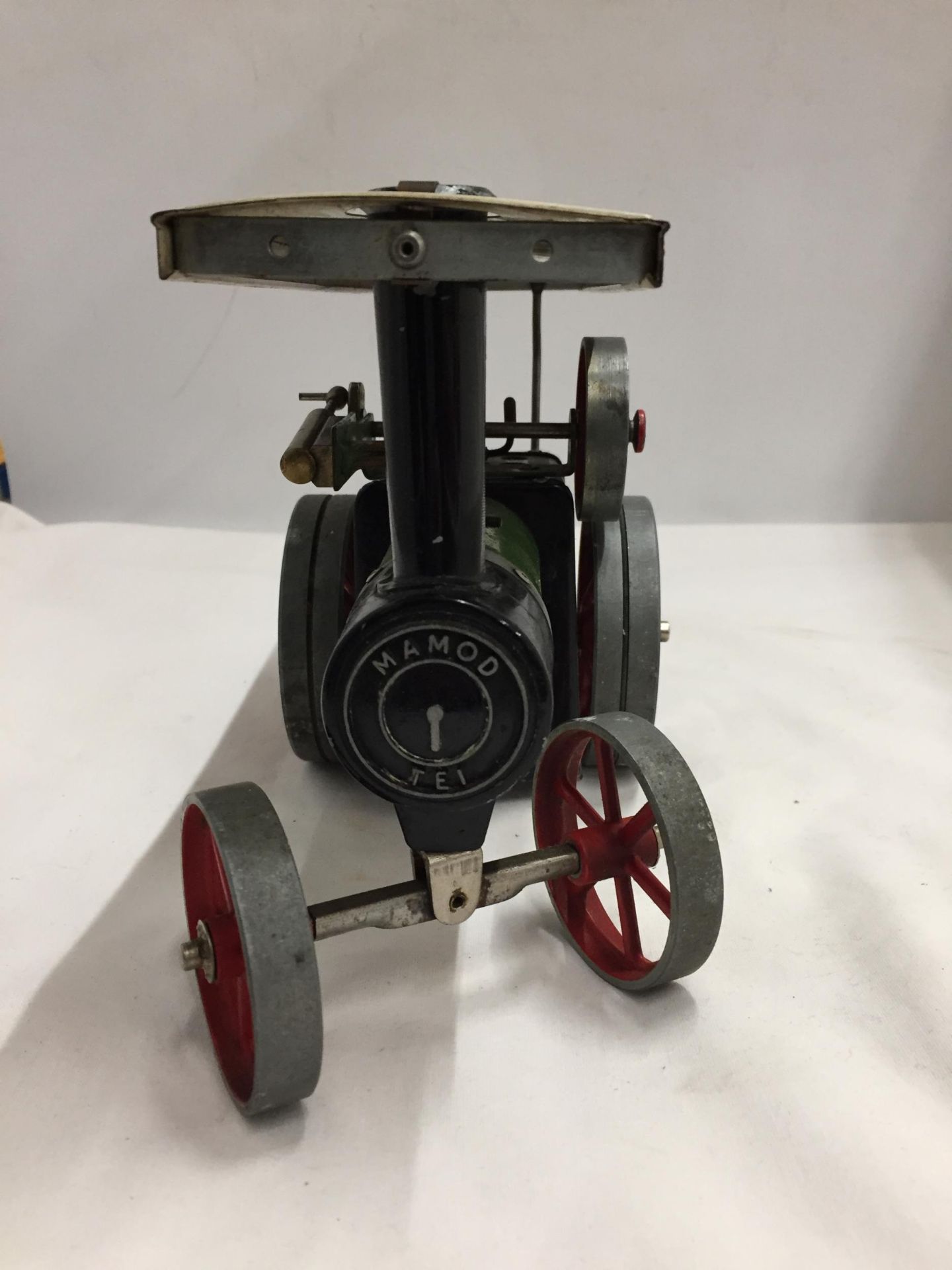 A VINTAGE MAMOD TE1 MODEL STEAM TRACTOR WITH BURNER - Bild 2 aus 4