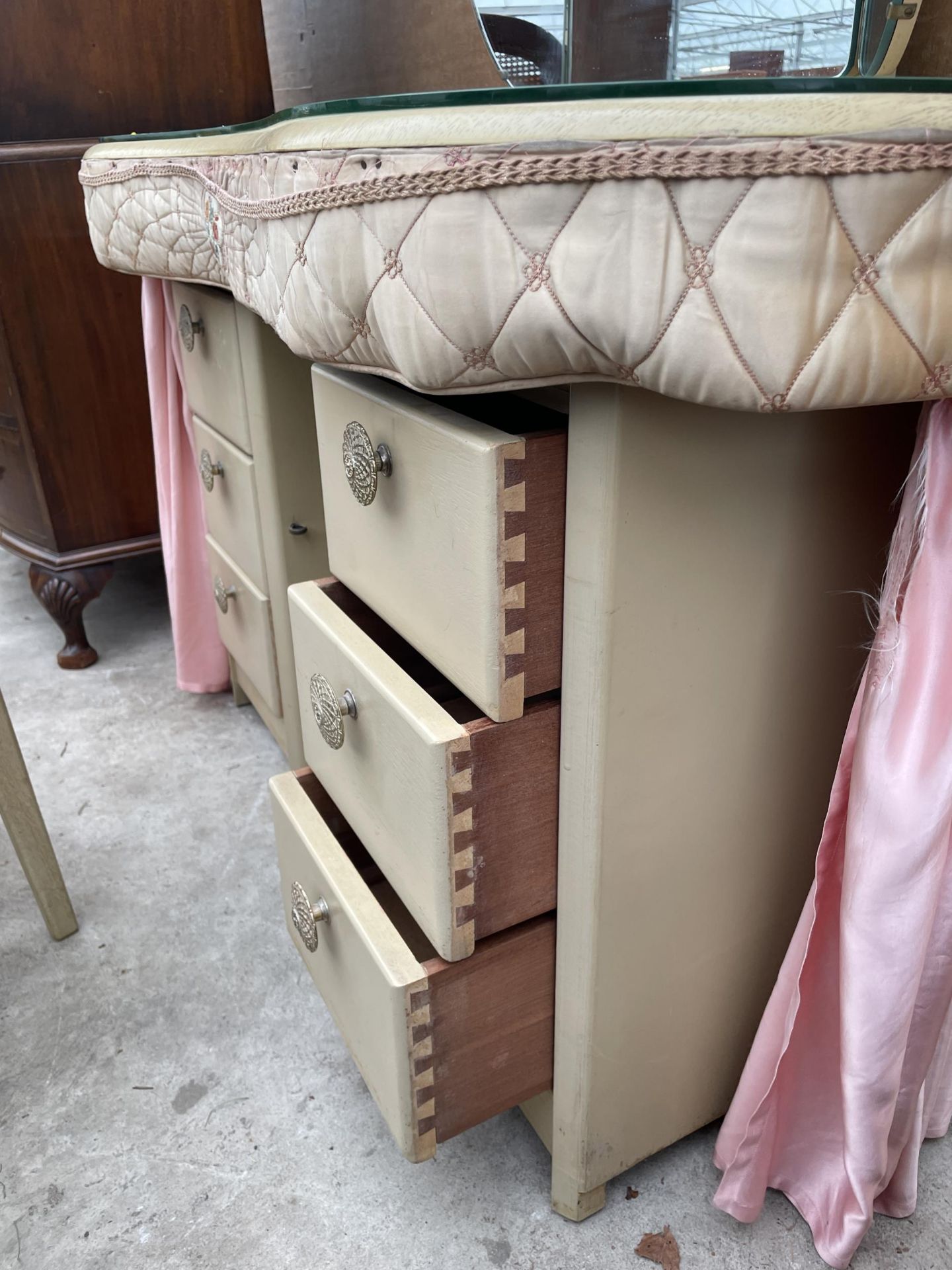 A MID 20TH CENTURY KIDNEY SHAPED DRESSING TABLE WITH PULL ROUND CURTAIN AND MATCHING STOOL - Image 4 of 5