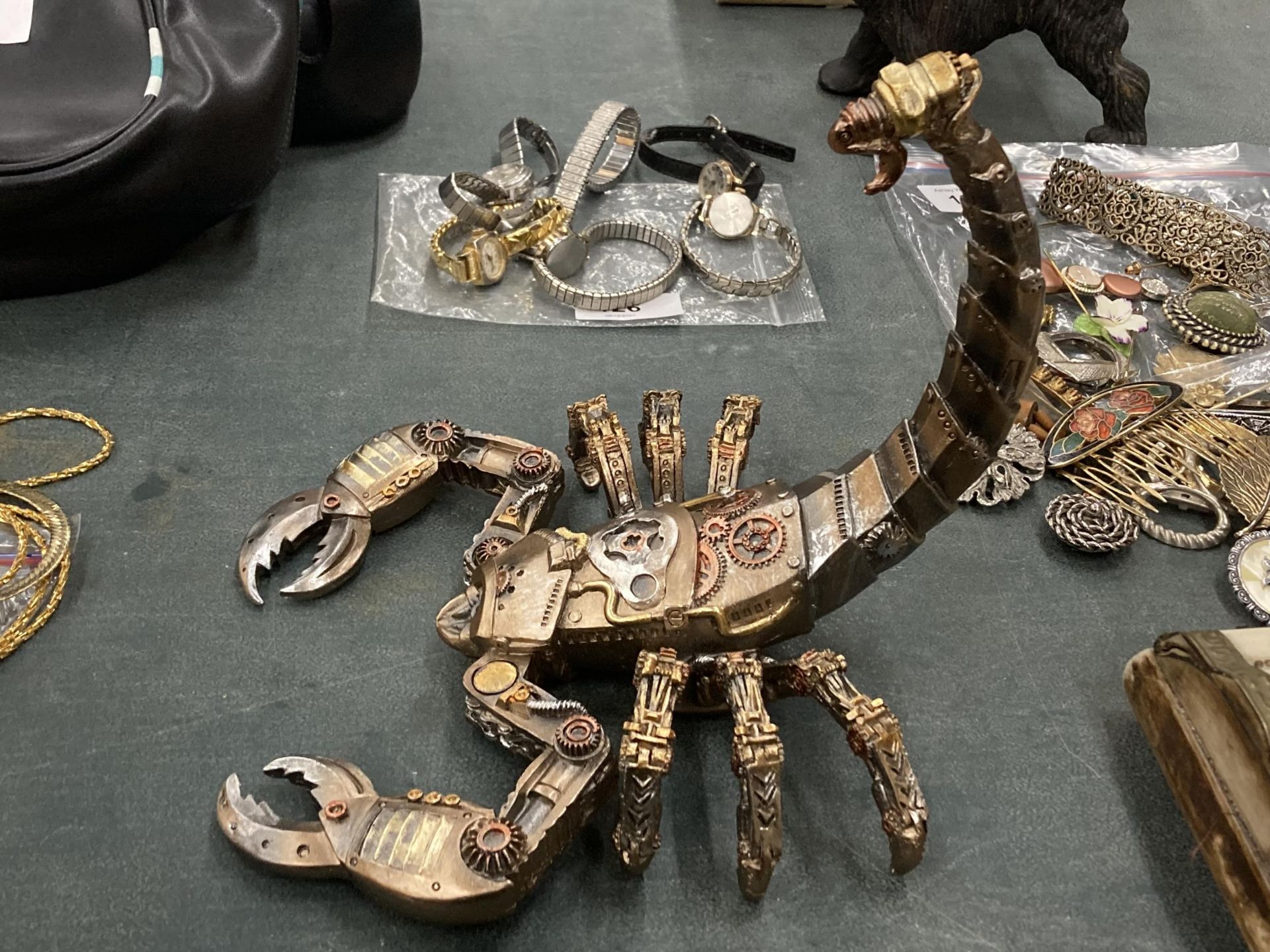 A MECHANICAL STYLE SCORPION FIGURE - Image 2 of 3