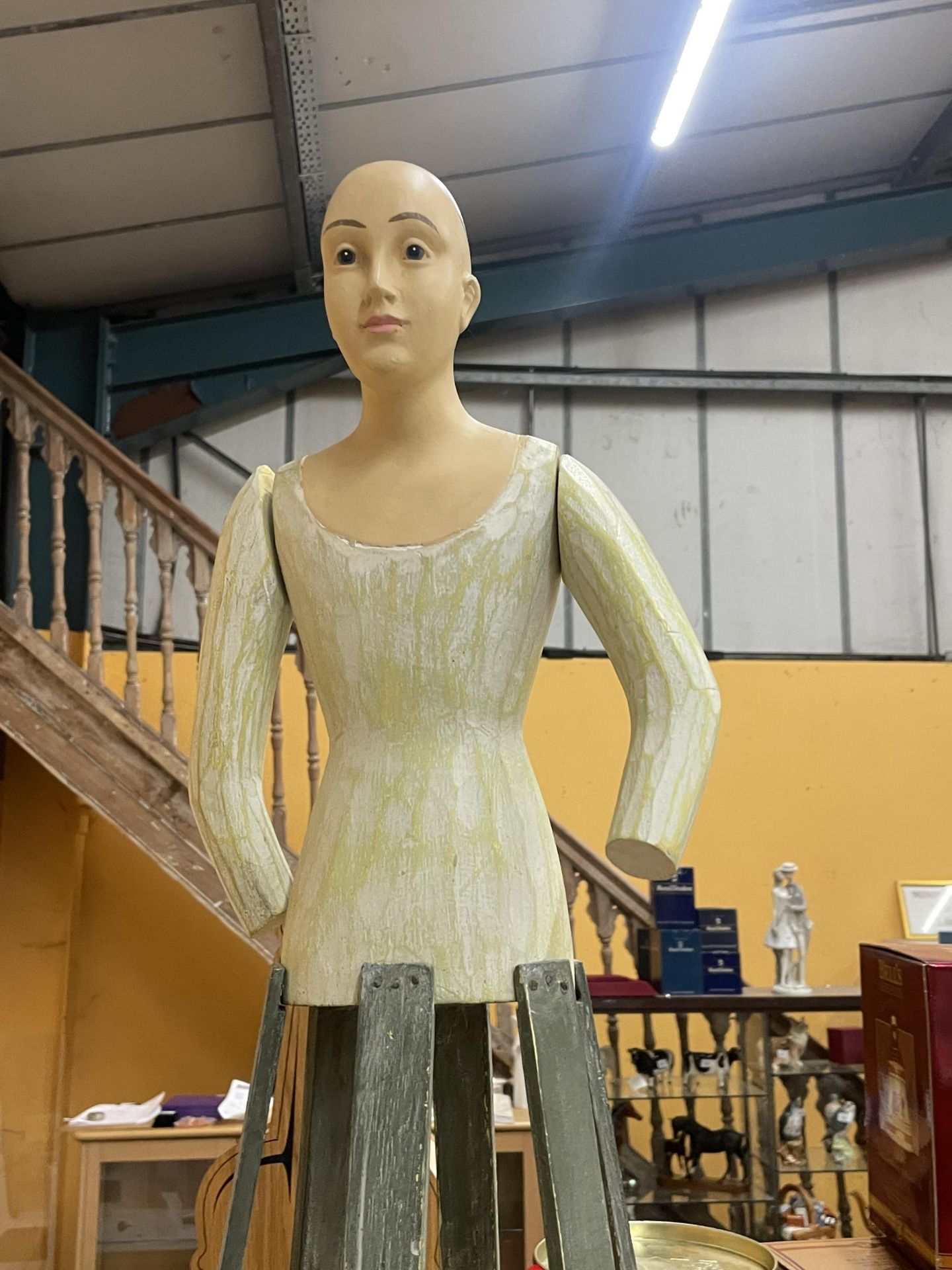 AN UNUSUAL PAINTED WOODEN DOLL ON STAND WITH MOVEABLE ARMS - Image 2 of 3