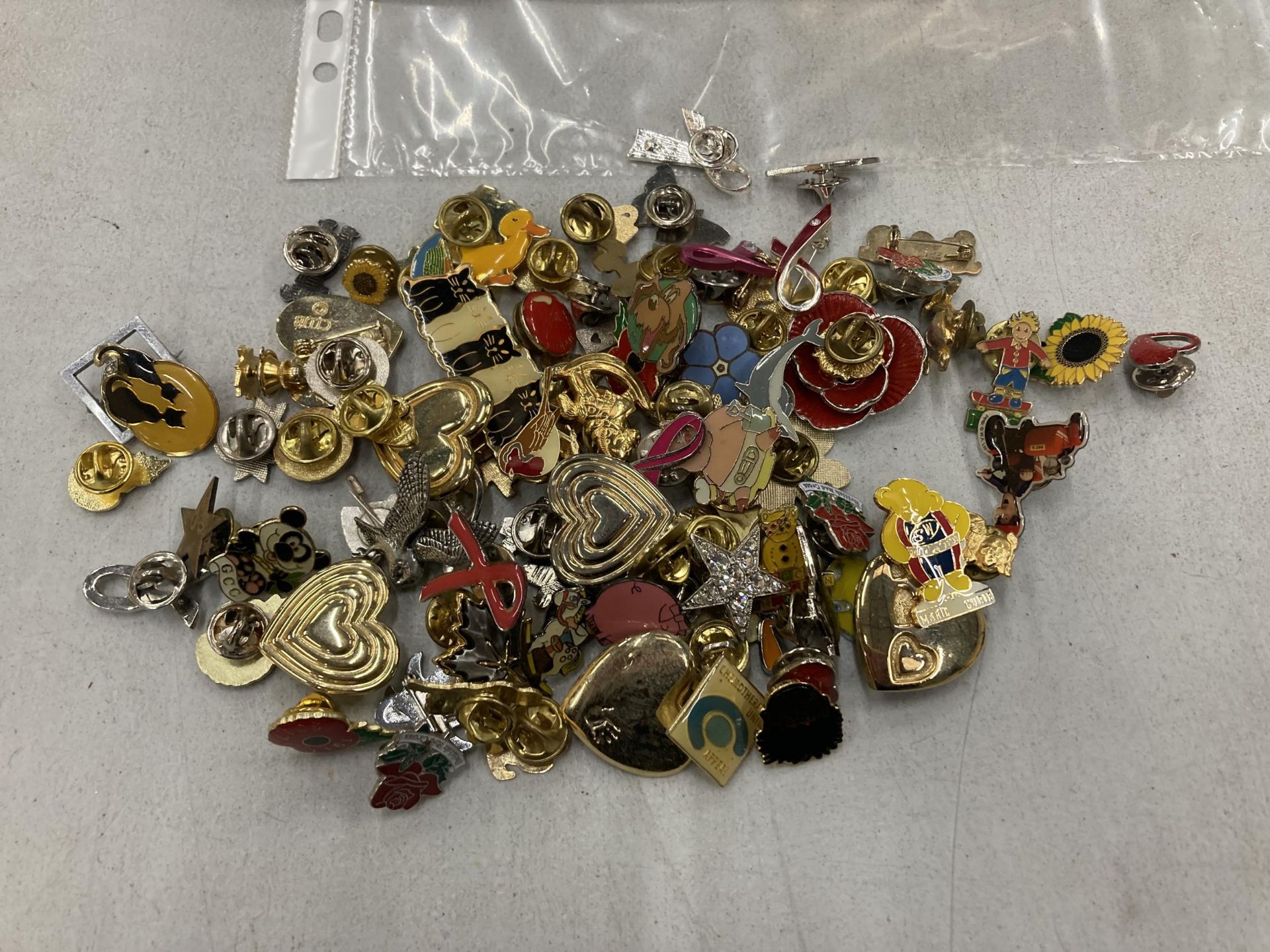 A MIXED GROUP OF PIN BADGES