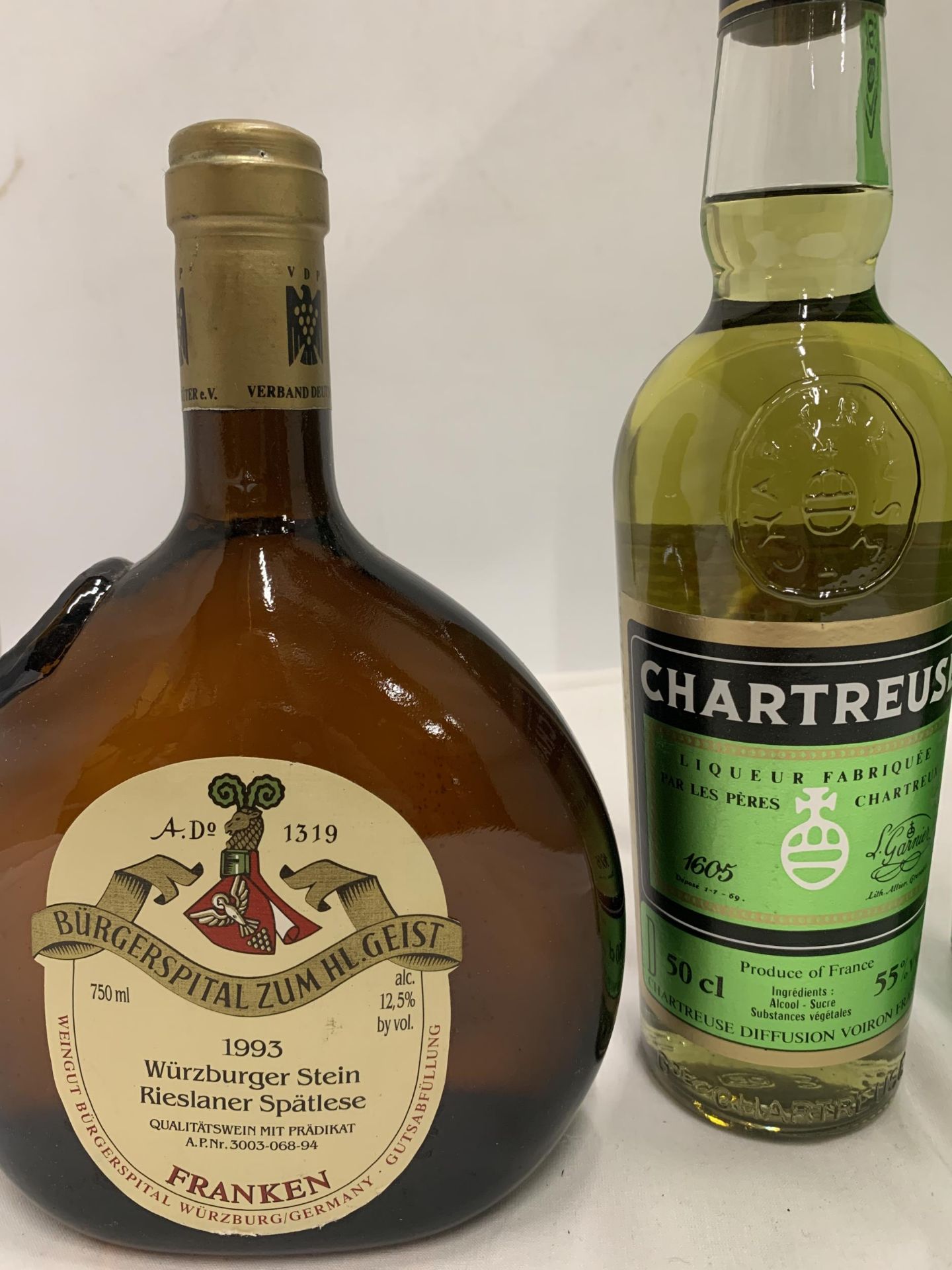 TWO BOTTLES - BOXED CHARTREUSE 50CL 55% LIQUEUR AND 1993 75CL GERMAN WINE - Bild 2 aus 4