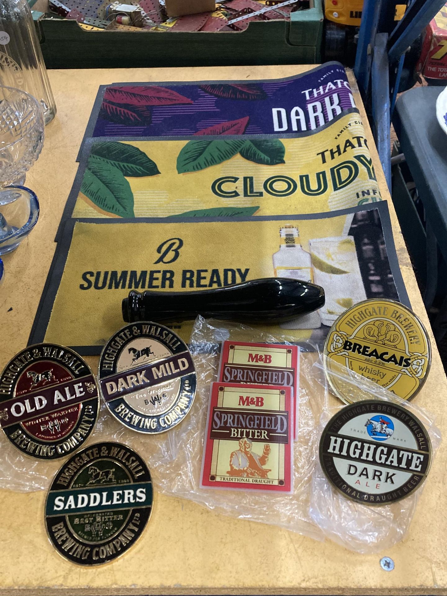 A COLLECTION OF BEER / PUB RELATED ITEMS, DRINKS MAT, TAP BADGES ETC