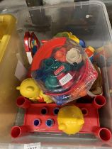 A QUANTITY OF YOUNG CHILDREN'S TOYS TO INCLUDE FISHERPRICE SHAPE SORTER, A KIDDICRAFT MUSIC BOX, A