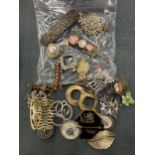 A BAG OF ASSORTED COSTUME JEWELLERY, BROOCHES ETC