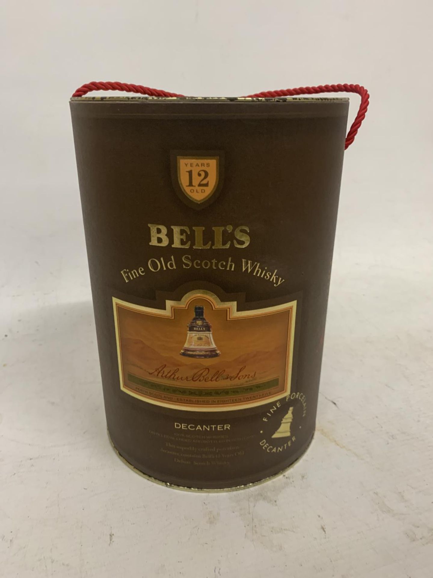 A BOXED 75CL BOTTLE - BELLS 12 YEARS OLD FINE OLD SCOTCH WHISKY DECANTER