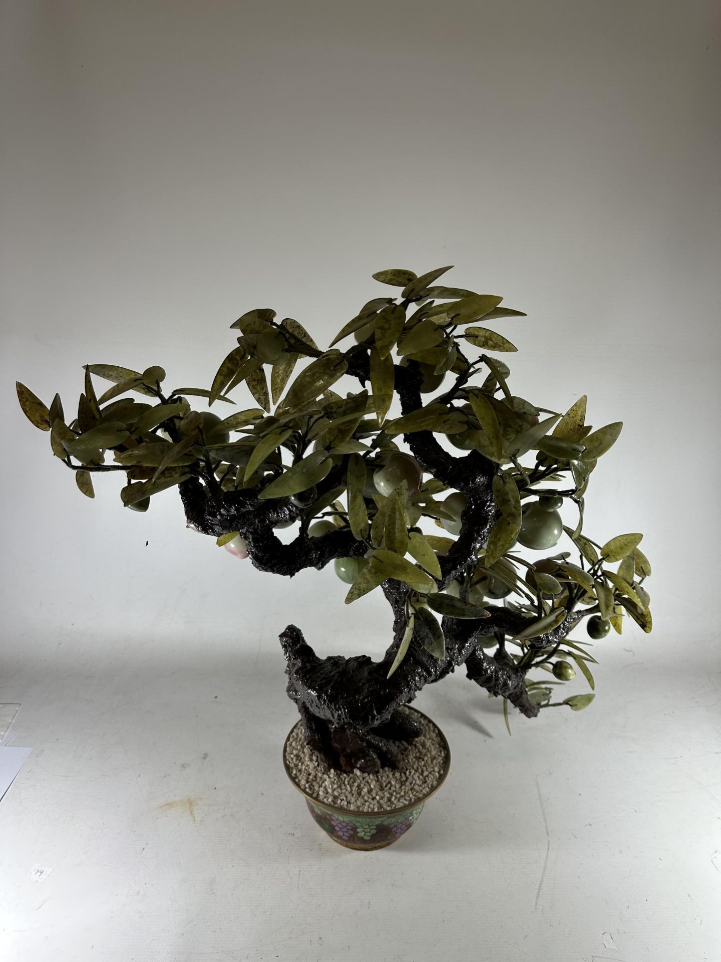 A LARGE AND IMPRESSIVE ORIENTAL MODEL OF A BONSAI TREE WITH GREEN GLASS LEAVES AND PINK FRUIT - Image 9 of 12