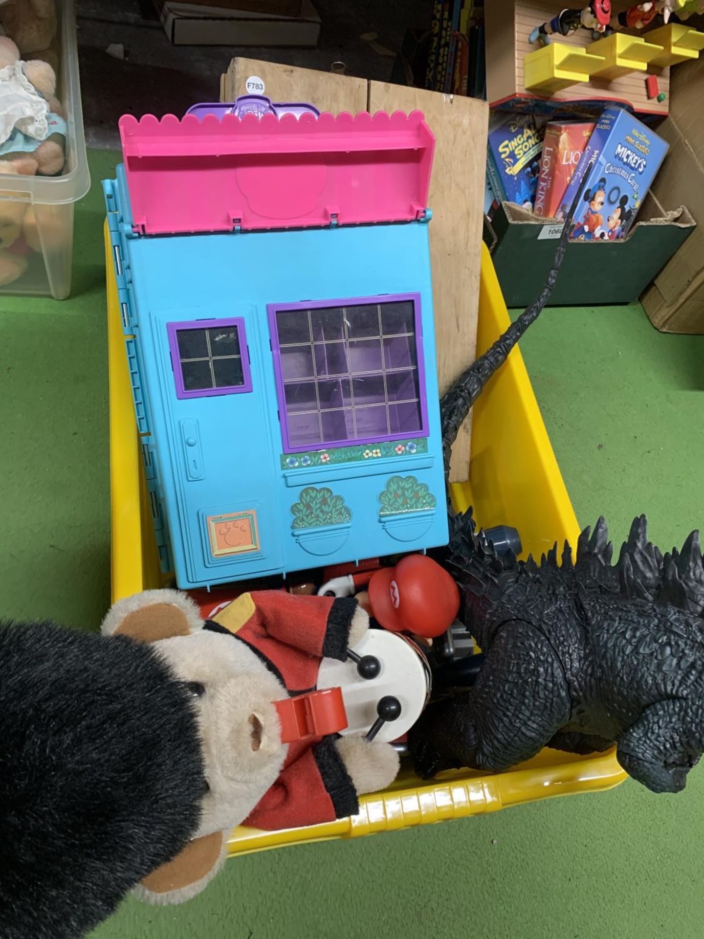 A MIXED LOT TO INCLUDE MARIO KART, GODZILLA, A CASED PET SHOP AND A WOODEN TOOL KIT