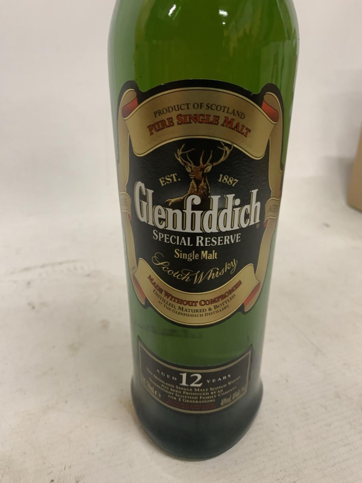 A 70CL BOTTLE OF GLENFIDDICH SINGLE MALT 12 YR OLD SCOTCH WHISKY - Bild 2 aus 3