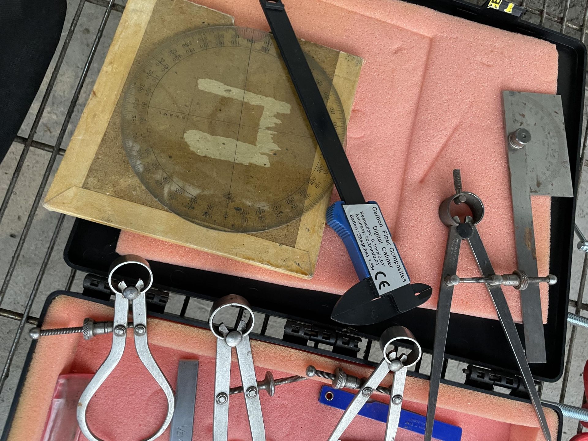 AN ASSORTMENT OF TOOLS TO INCLUDE MEASURING CALIPERS AND SET SQUARES ETC - Image 2 of 3