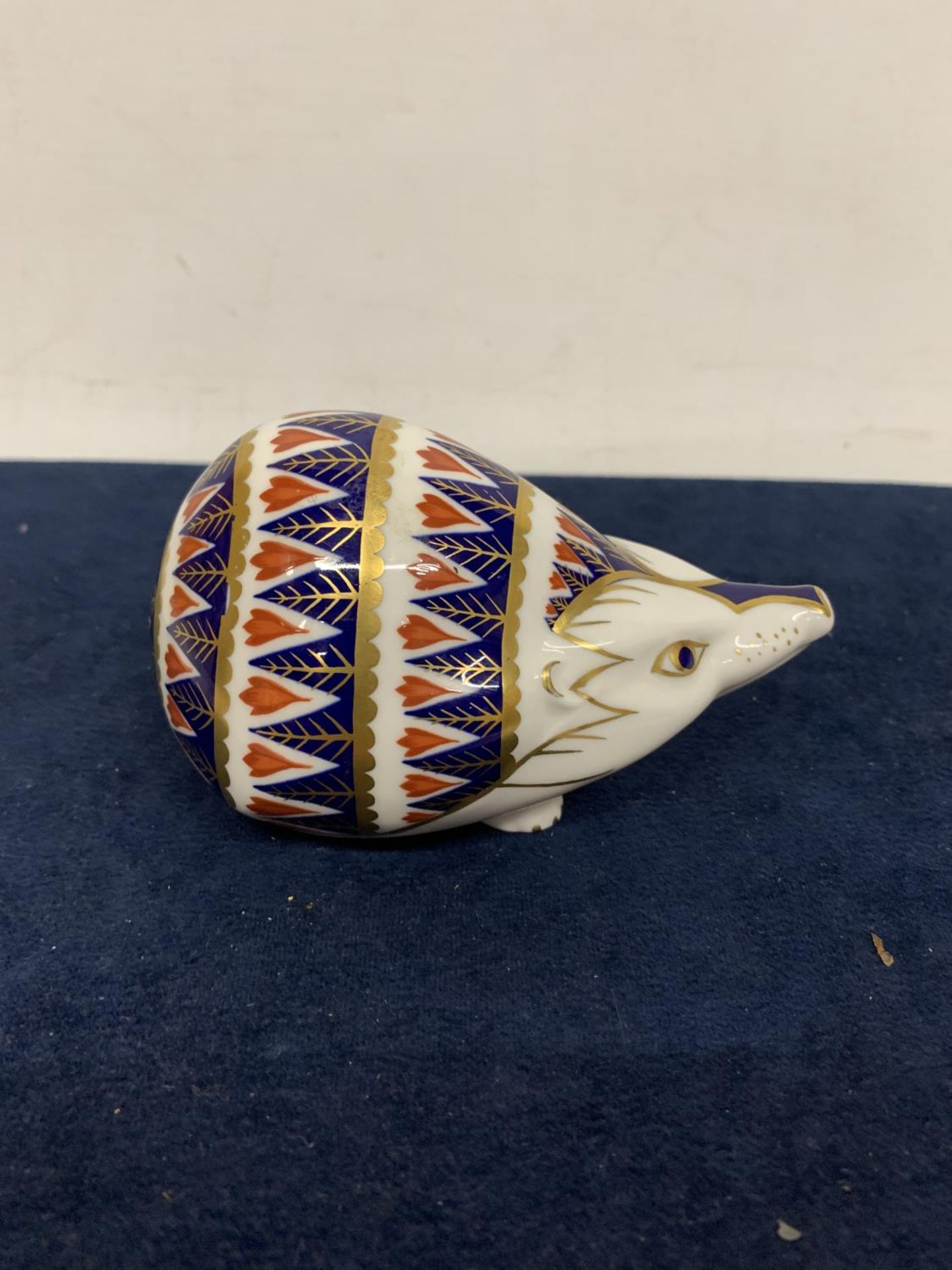 A ROYAL CROWN DERBY HEDGEHOG (SECOND) - Image 2 of 3