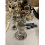 A MIXED LOT TO INCLUDE MANTLE CLOCK, SILVER PLATED WARES, ACCTIM ALARM CLOCK ETC