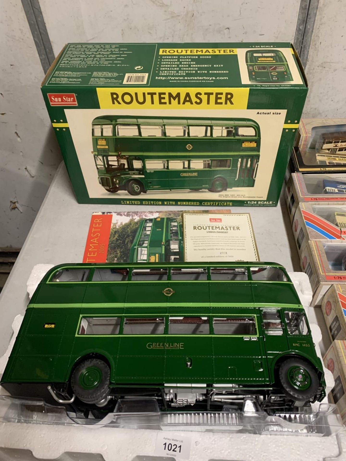 A SUN STAR ROUTEMASTER GREENLINE LIMITED EDITION BUS, 1:24 SCALE - AS NEW IN BOX, WITH NUMBERED