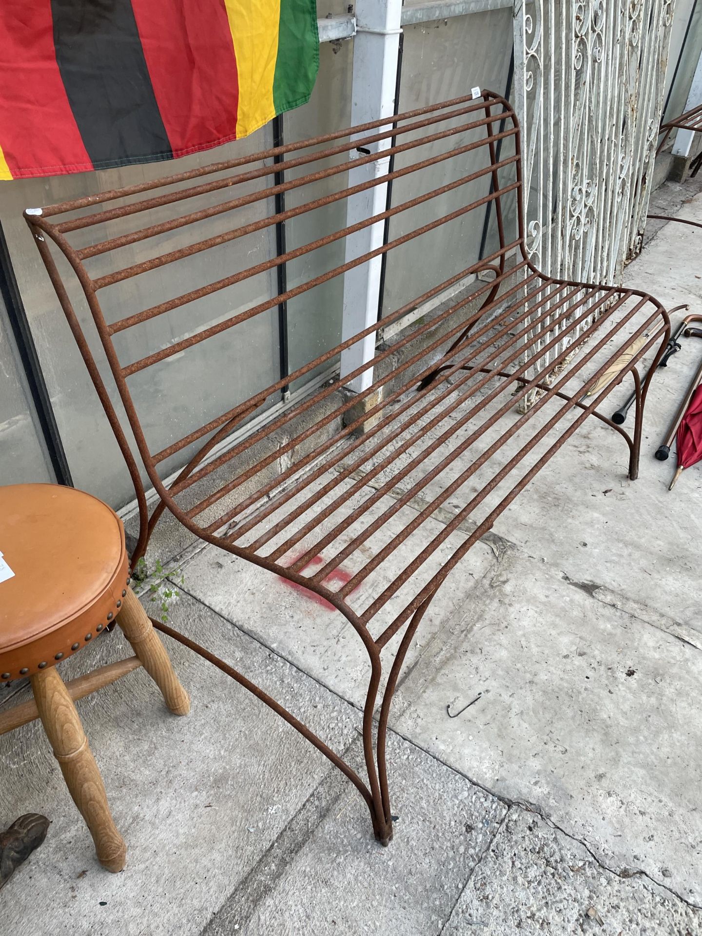 A DECORATIVE STEEL THREE SEATER GARDEN BENCH (L:123CM) - Image 2 of 2