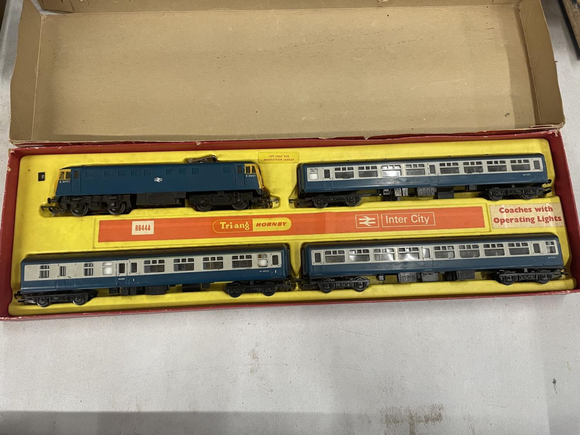 A BOXED 1960'S TRI-ANG HORNBY INTER-CITY SET NO. R644A, WITH OPERATING COACH LIGHTS - Image 4 of 4