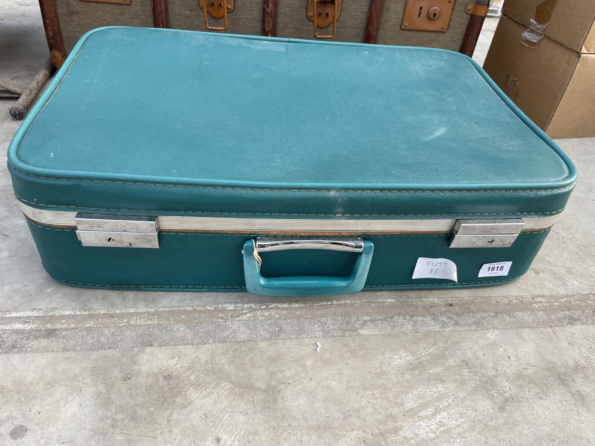 A LARGE VINTAGE TRAVEL TRUNK AND A RETRO SUITCASE - Image 2 of 6