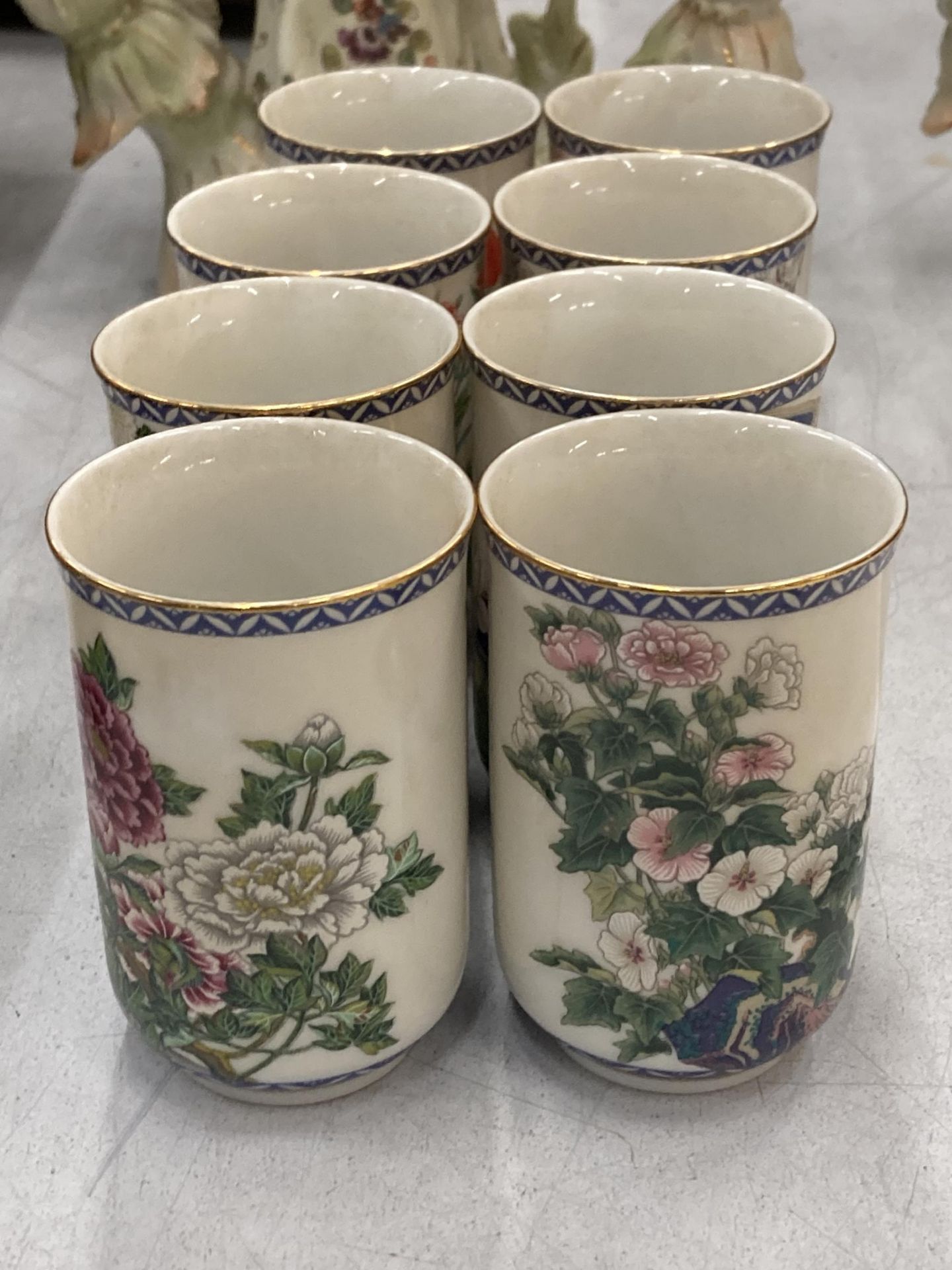 A SET OF TWELVE JAPANESE CUPS - Image 3 of 4