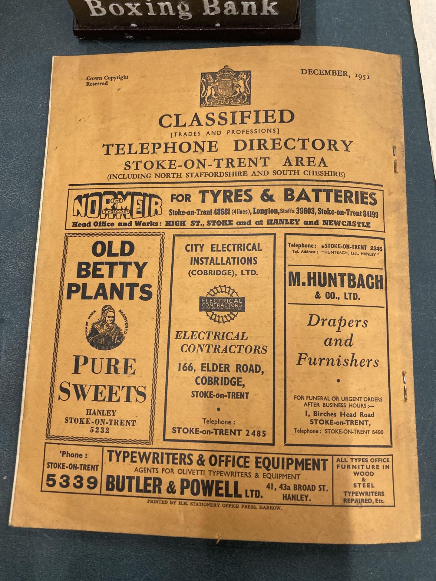 A VINTAGE 1951 STOKE ON TRENT TELEPHONE DICTIONARY - Bild 6 aus 6