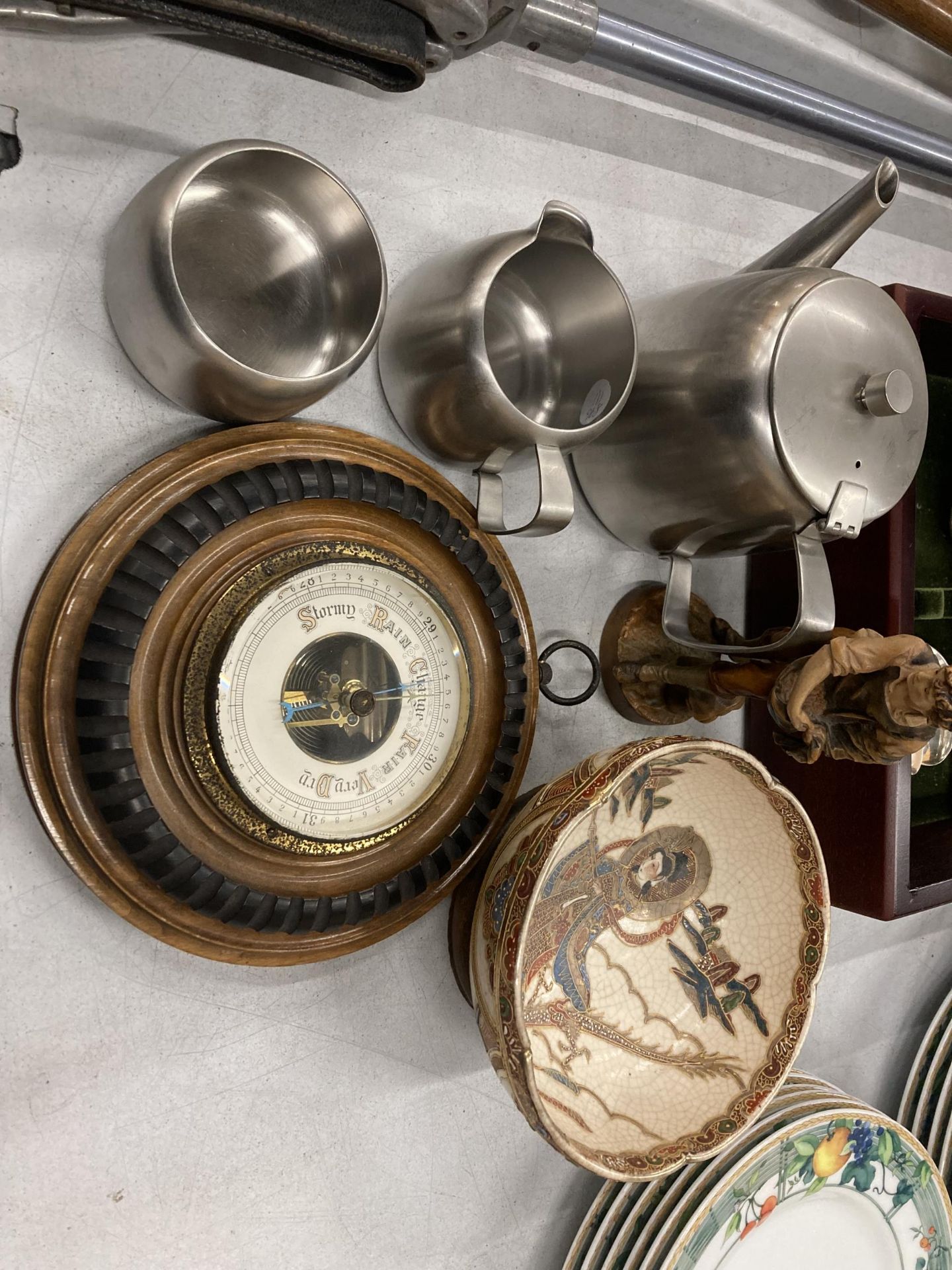 A MIXED LOT TO INCLUDE CASED ARTHUR PRICE FLATWARE SET, JAPANESE SATSUMA BOWL,. BAROMETER ETC - Image 6 of 6
