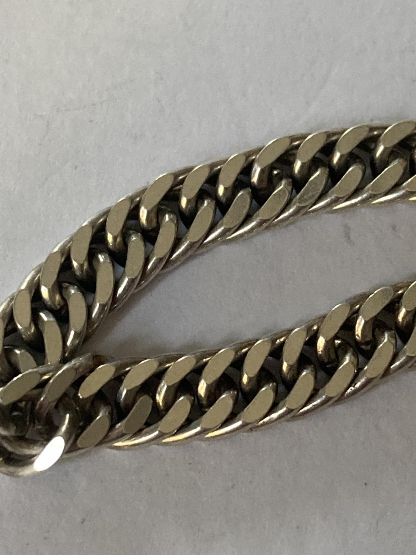 A SILVER WRIST CHAIN - Image 3 of 3