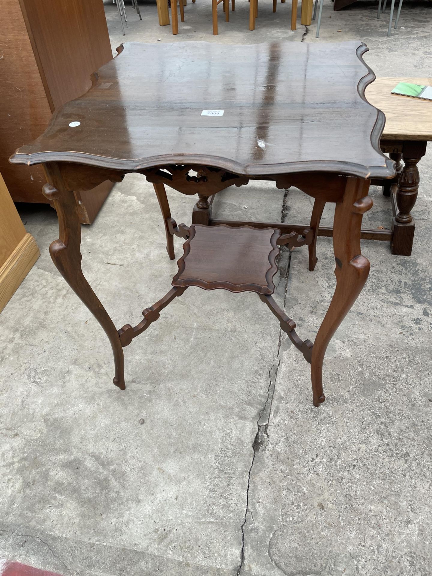 AN EDWARDIAN MAHOGANY TWO TIER CENTRE TABLE, 24" SQUARE