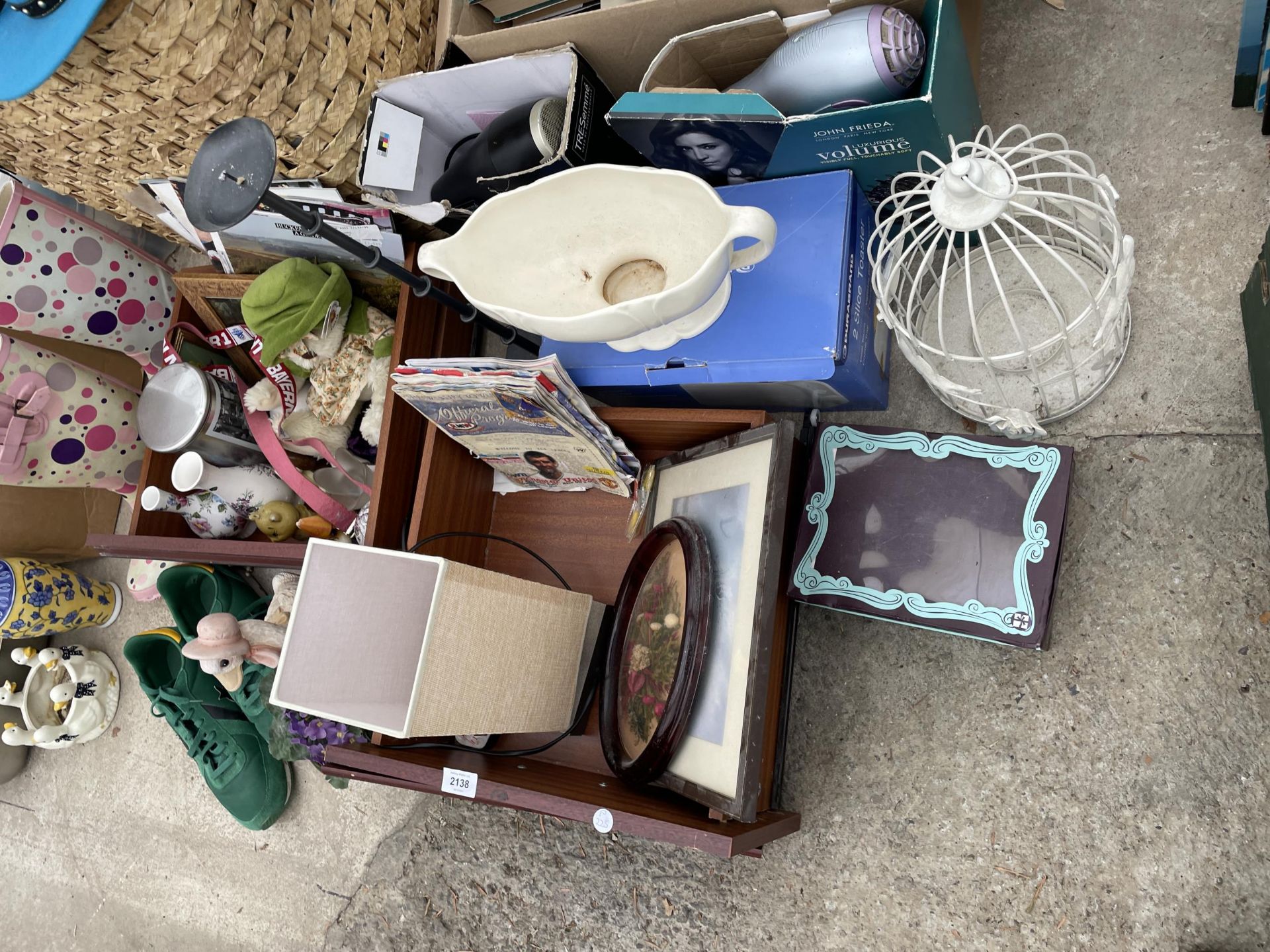 AN ASSORTMENT OF ITEMS TO INCLUDE CERAMICS, A BIRD CAGE AND PRINTS ETC - Image 3 of 3