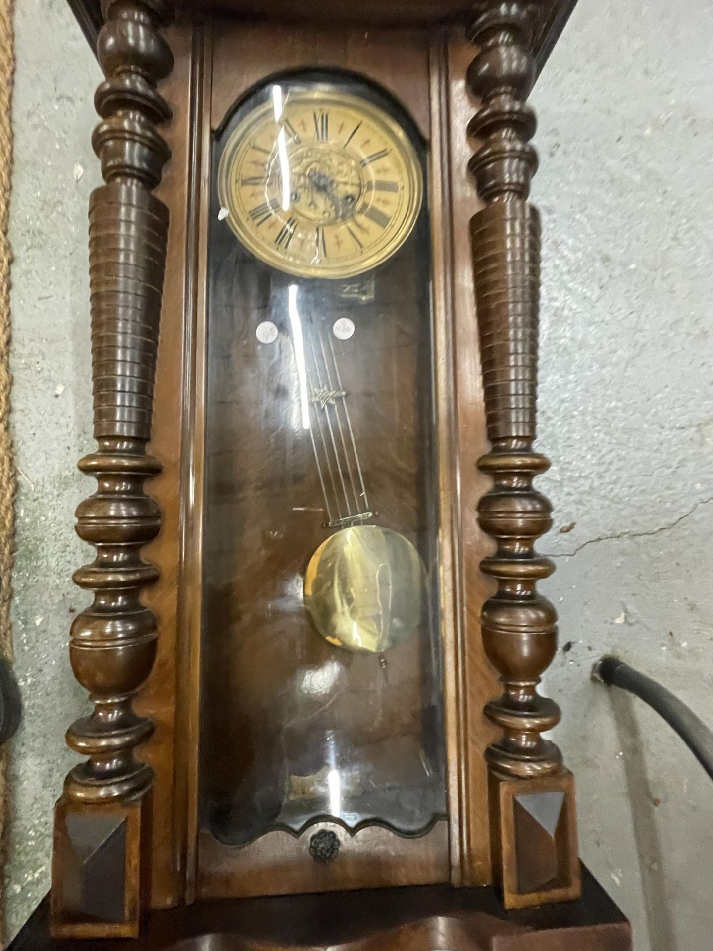 A CARVED WALNUT VIENNA WALL CLOCK WITH ROMAN NUMERALS AND PENDULUM - Image 5 of 5