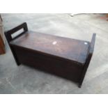 A SMALL OAK 'PLIMTOY' BLANKET CHEST/STOOL, 24" WIDE