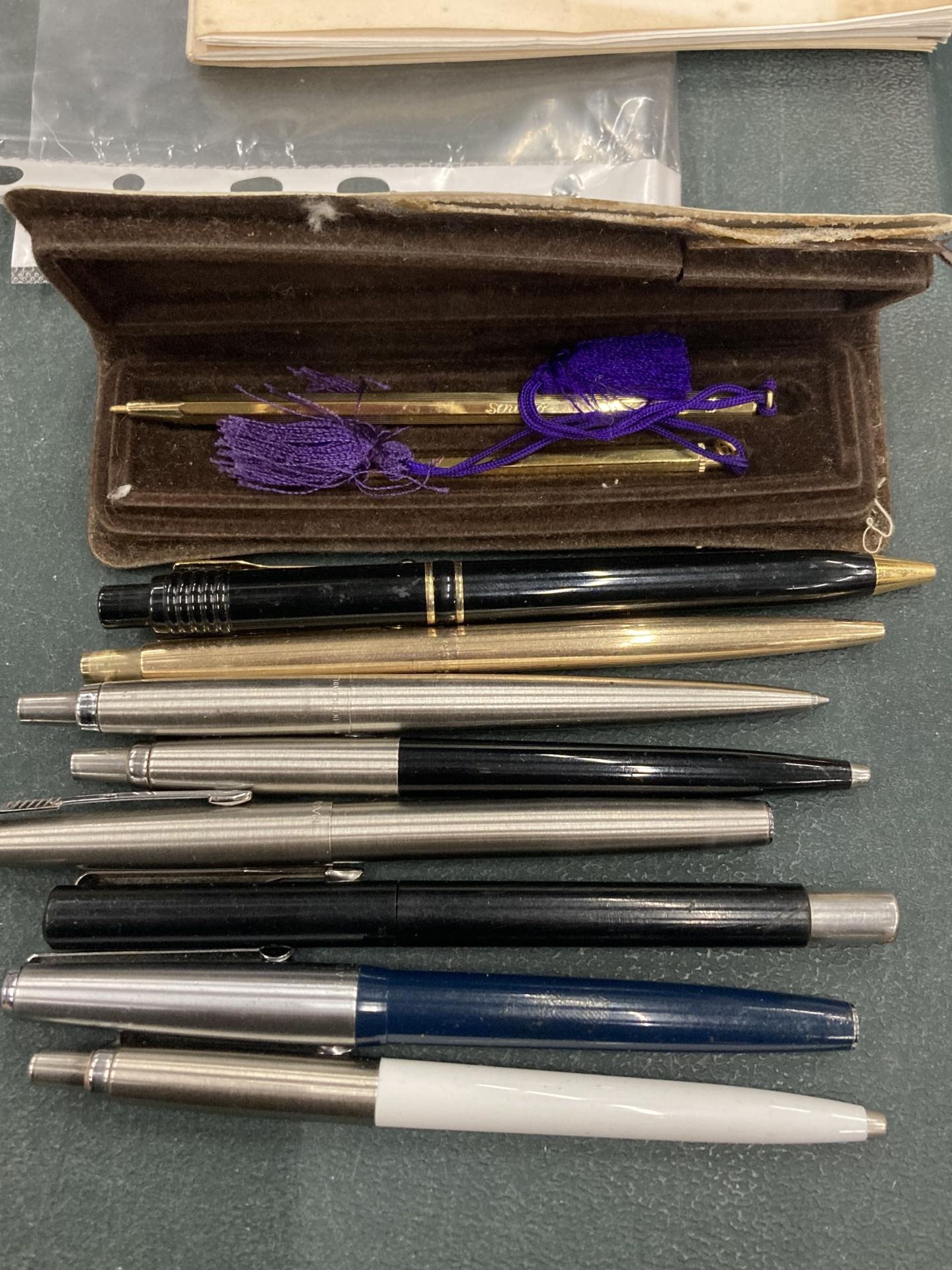 A COLLECTION OF VINTAGE PENS - Image 2 of 2