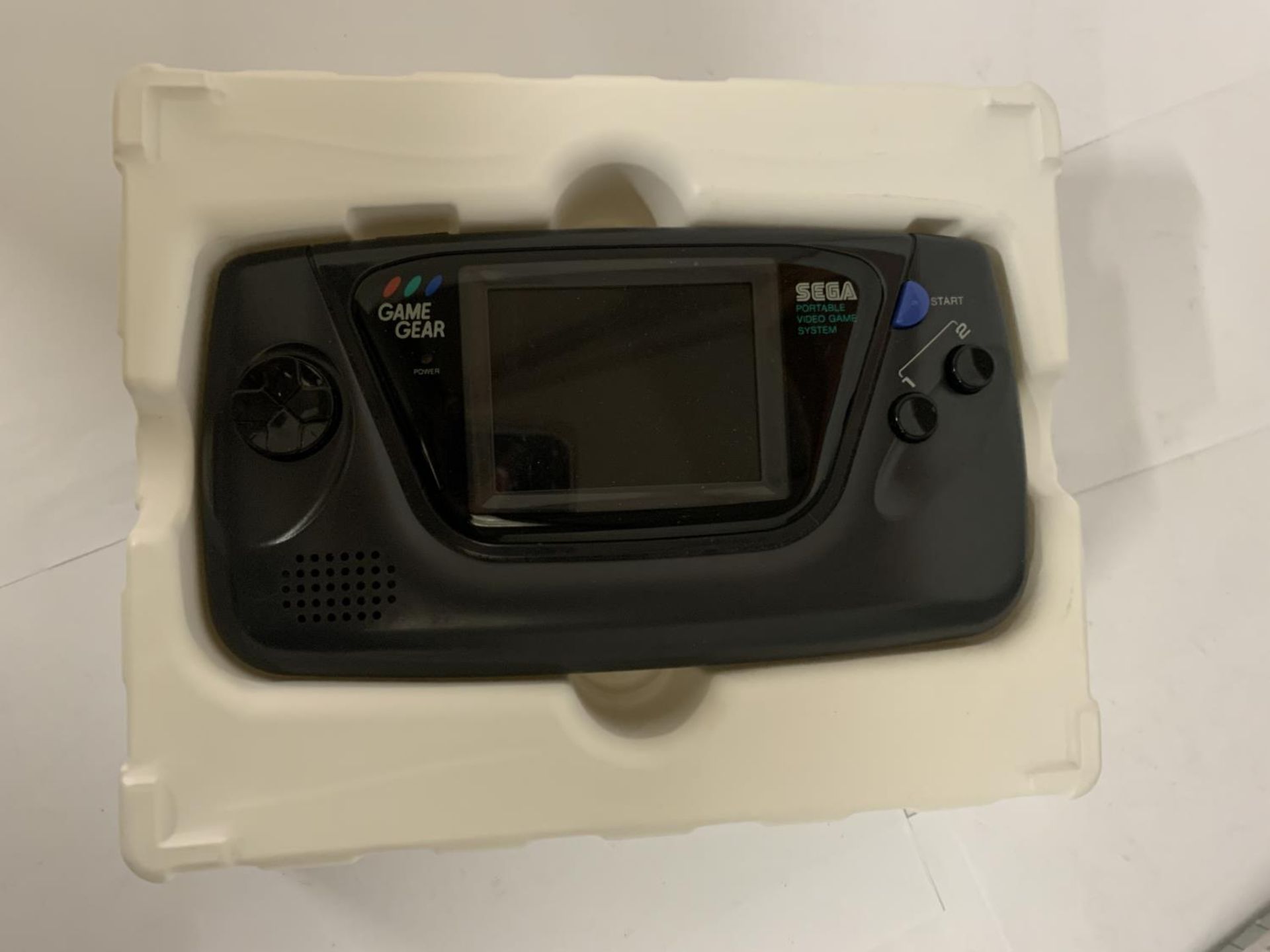 A PORTABLE SEGA GAME GEAR HAND HELD GAME SYSTEM (BOXED) WITH SPARE BOX - Bild 4 aus 4