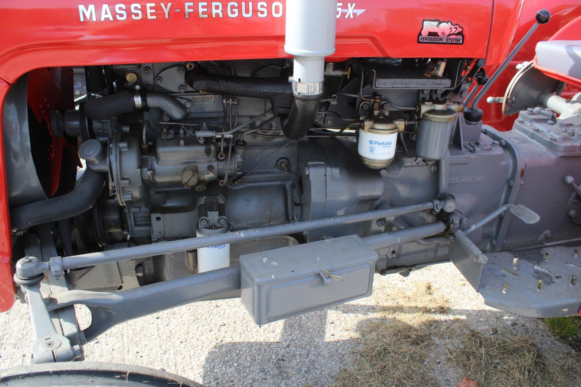 A MASSEY FERGUSON 35X TRACTOR, REGISTRATION NO. ATL 371A AND WITH A NEW BATTERY + LOG BOOK - Image 3 of 7
