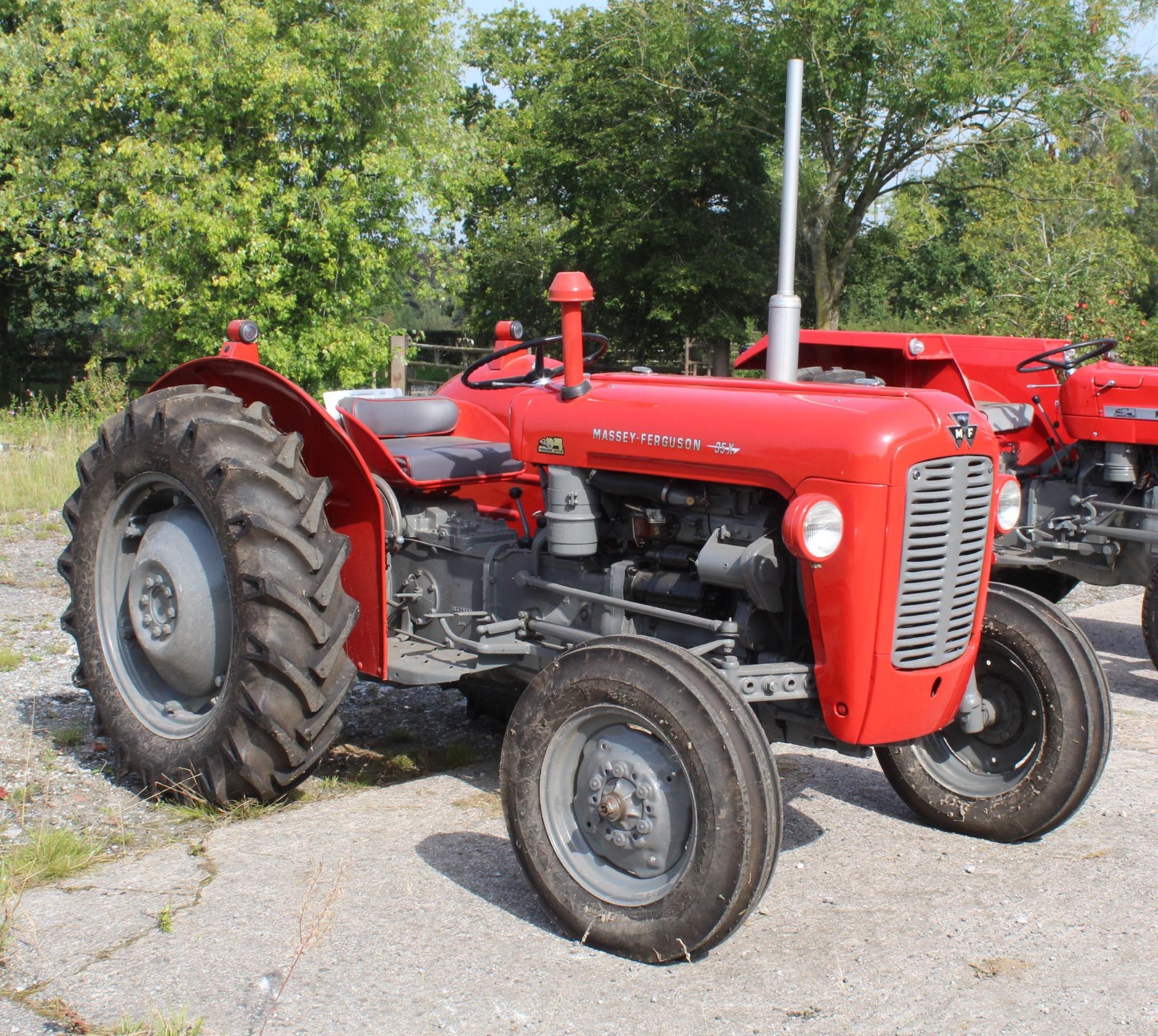 A MASSEY FERGUSON 35X TRACTOR, REGISTRATION NO. ATL 371A AND WITH A NEW BATTERY + LOG BOOK - Image 2 of 7