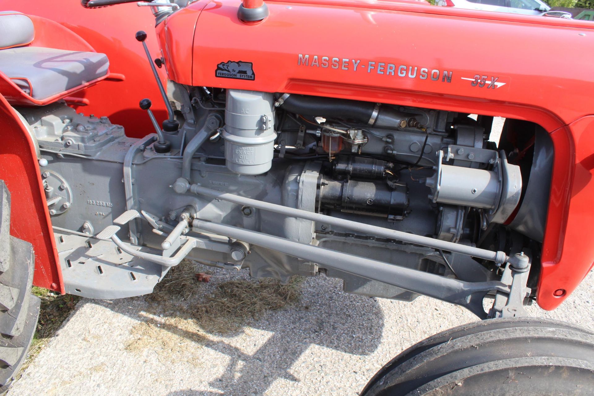 A MASSEY FERGUSON 35X TRACTOR, REGISTRATION NO. ATL 371A AND WITH A NEW BATTERY + LOG BOOK - Image 4 of 7