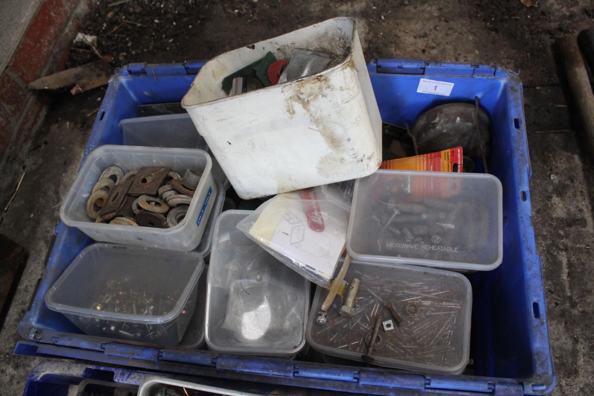 TWO LARGE BOXES OF ASSORTED HARDWARE TO INCLUDE NUTS, BOLTS, NAILS AND SCREWS ETC - Image 3 of 3