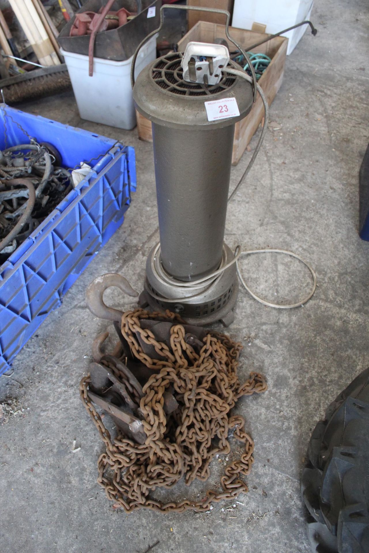 A VINTAGE MANCHESTER BLOCK AND TACKLE AND AN ELECTRIC HEATER