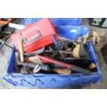 AN ASSORTMENT OF HAND TOOLS TO INCLUDE A GREASE GUN, HAMMERS AND CLAMPS ETC