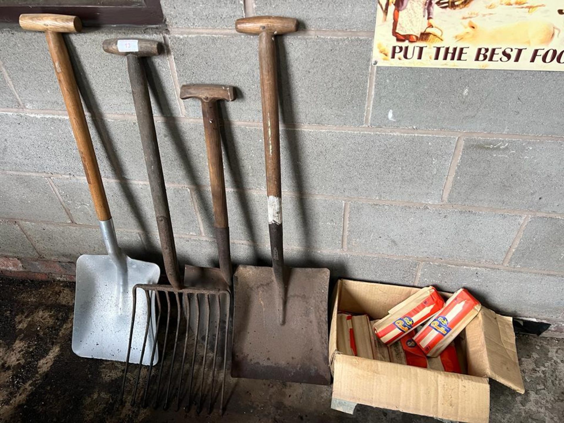THREE SHOVELS, A POTATO FORK AND A BOX OF CANDLES (FORK HANDLES NOT 4 CANDLES) - Image 2 of 3