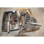 AN ASSORTMENT OF ITEMS TO INCLUDE GREASE GUN, HAMMER, AND A VICE ETC