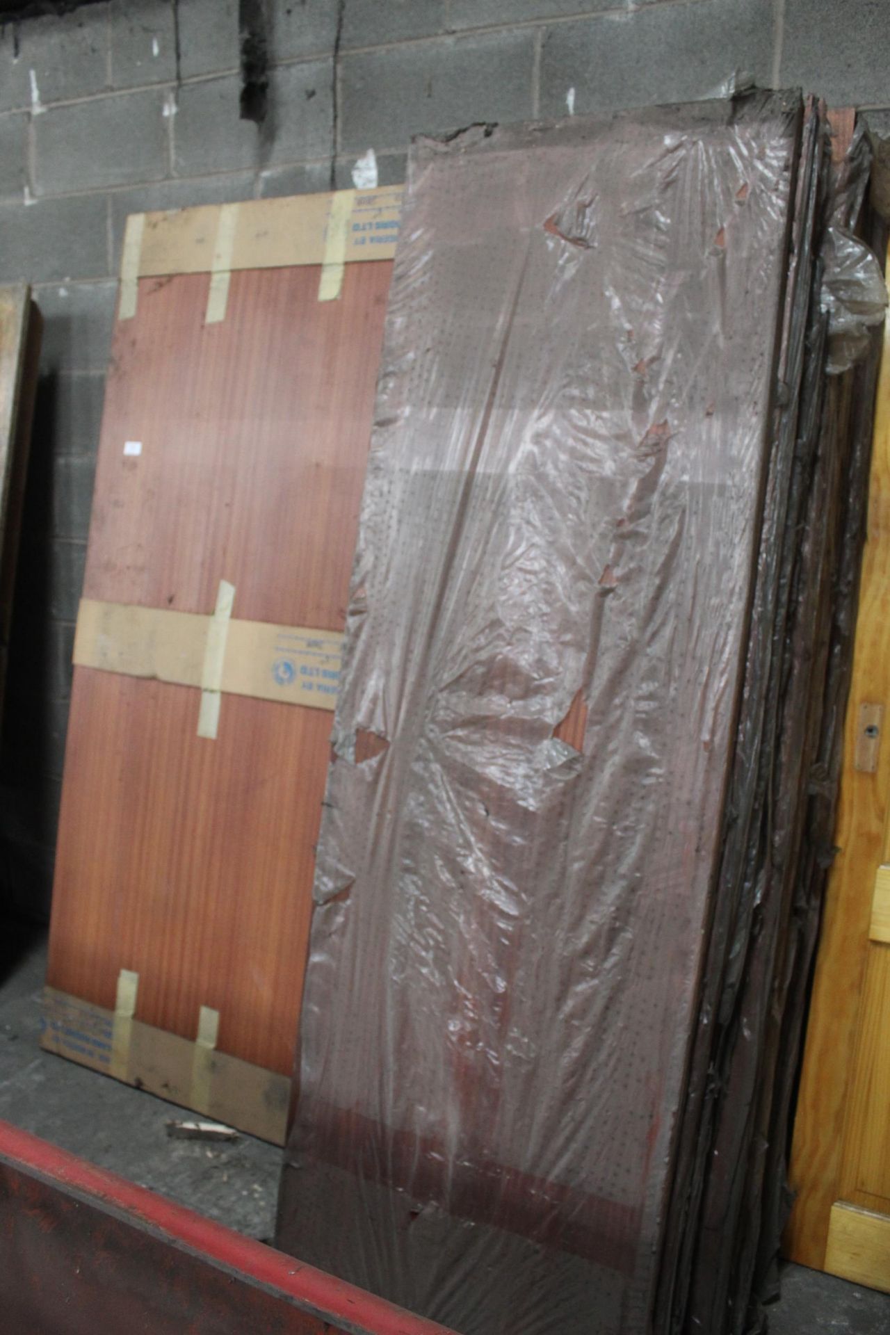 A LARGE QUANTITY OF INTERNAL WOODEN DOORS - Image 3 of 3